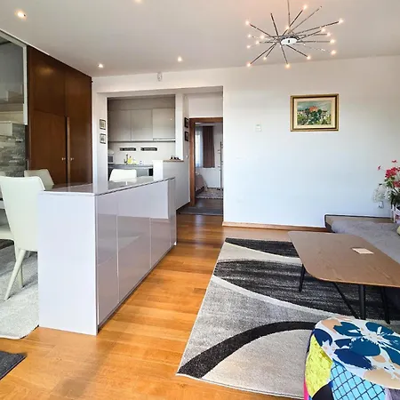 Lovely In Biograd With House Sea View Appartement