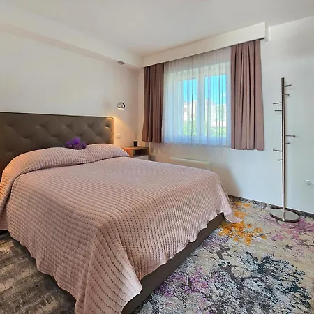 Lovely In Biograd With House Sea View Appartement *