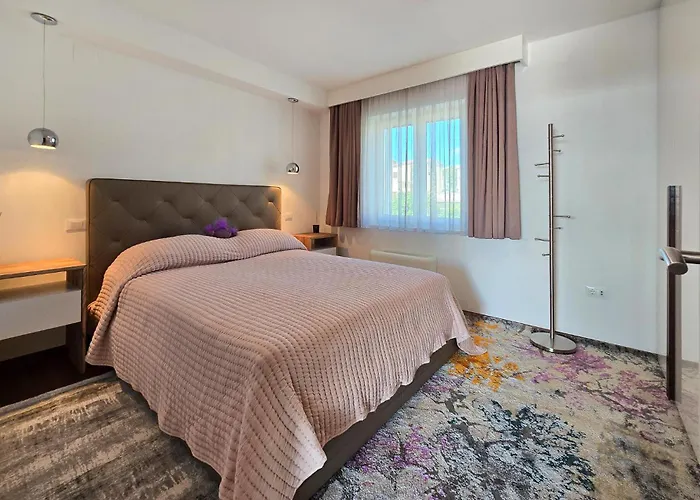 Lovely In Biograd With House Sea View Апартаменты *