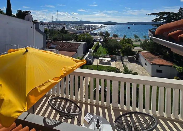 Lovely In Biograd With House Sea View Апартаменты